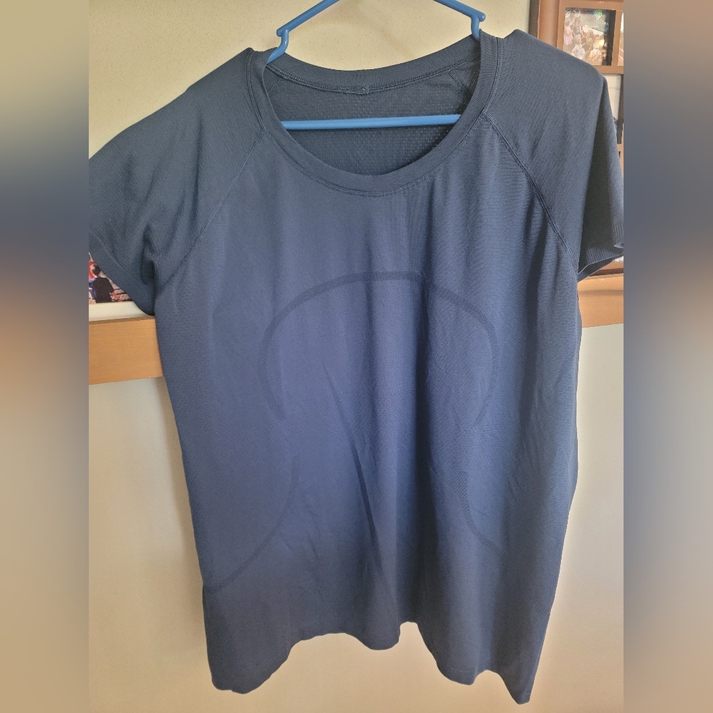 Lululemon Swiftly tech short sleeve Navy size 20